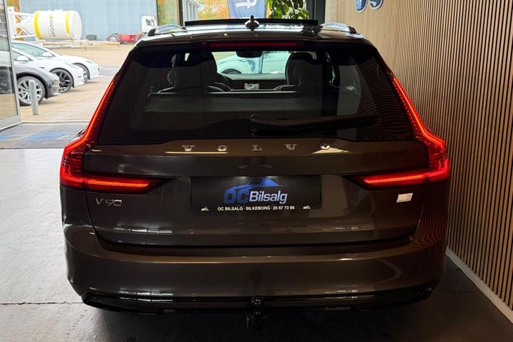 Grå Volvo V90 fra 2023