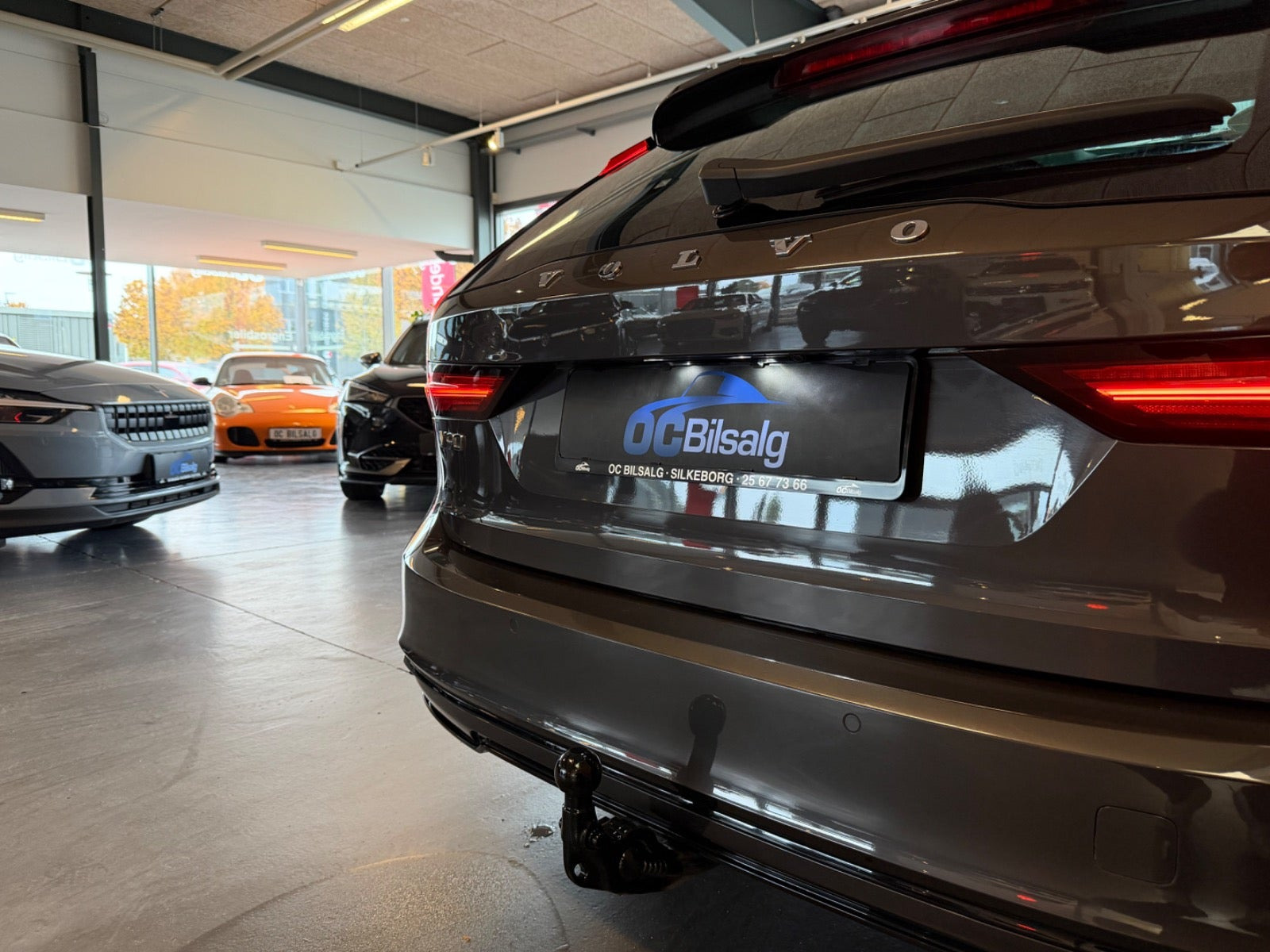 Grå Volvo V90 fra 2023
