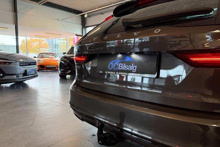 Grå Volvo V90 fra 2023