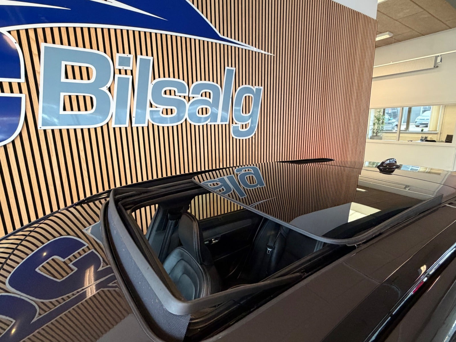 Grå Volvo V90 fra 2023