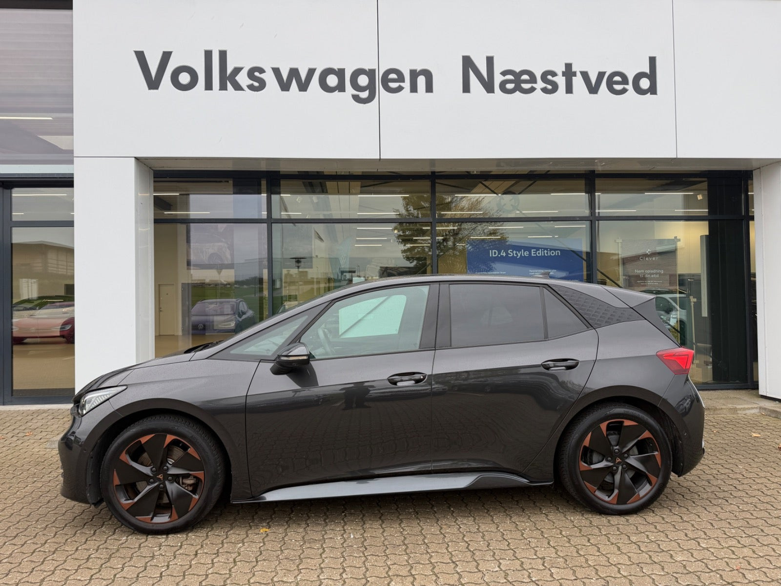 Grå Cupra Born fra 2024