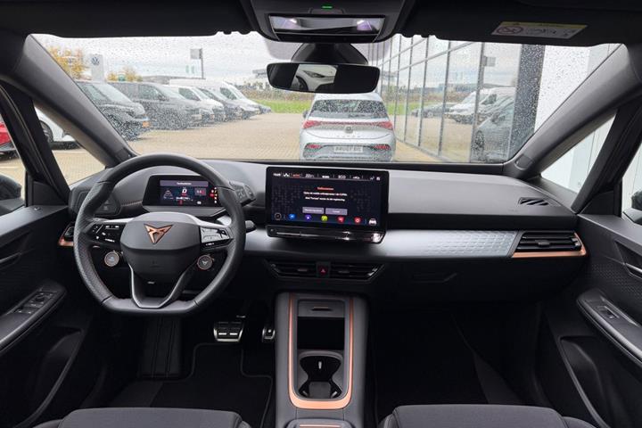 Grå Cupra Born fra 2024