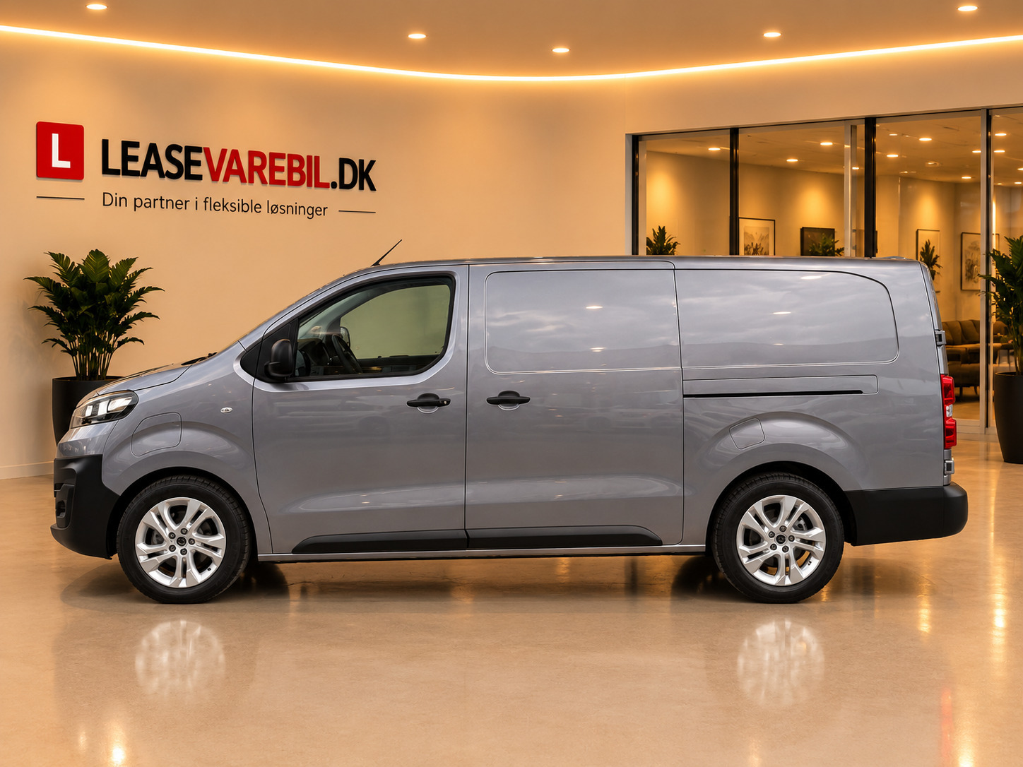 Grå Opel Vivaro-e fra 2025