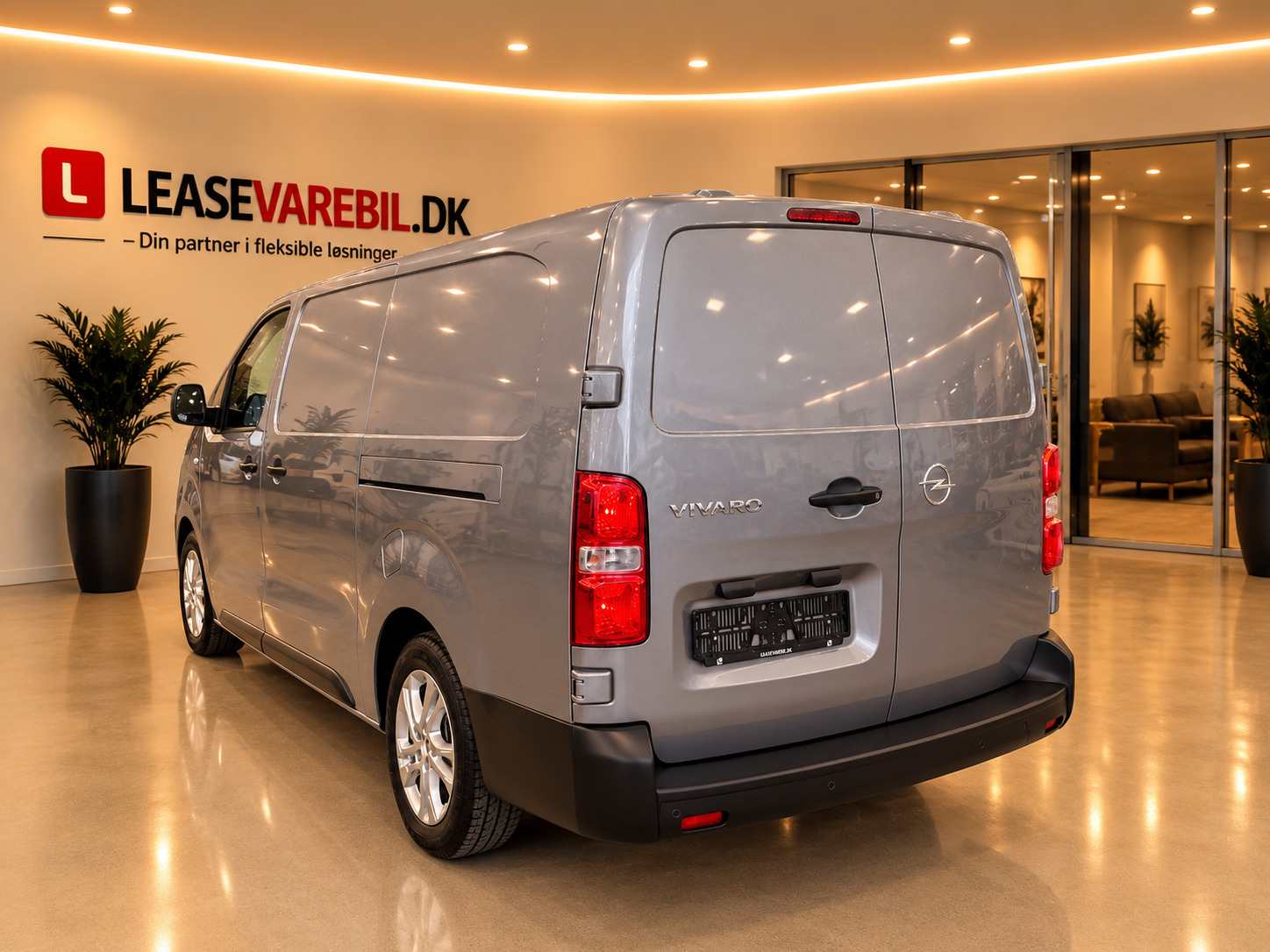 Grå Opel Vivaro-e fra 2025