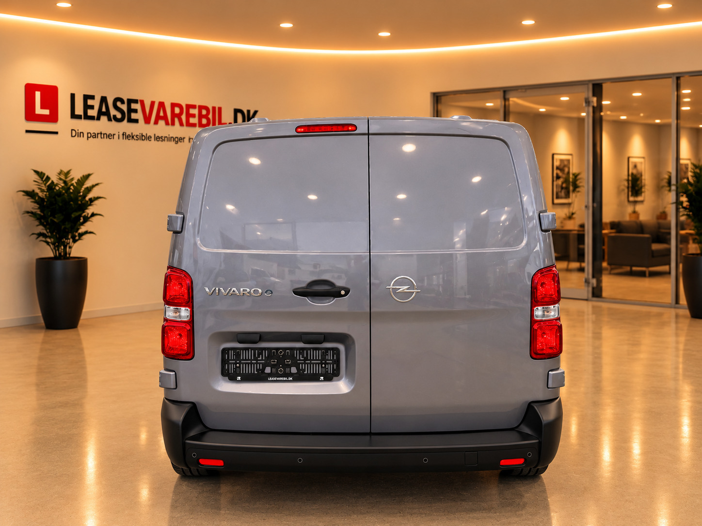 Grå Opel Vivaro-e fra 2025
