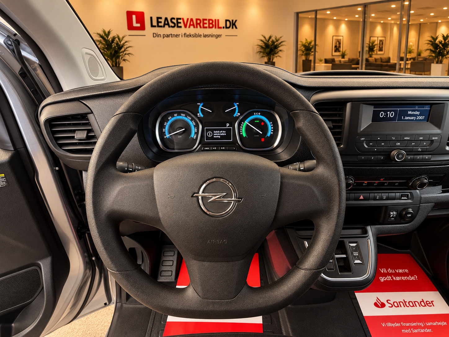 Grå Opel Vivaro-e fra 2025