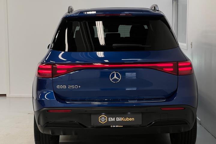 Sort Mercedes EQB250+ fra 2024