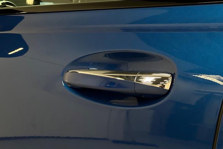 Sort Mercedes EQB250+ fra 2024