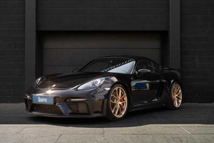 Sort Porsche 718 Cayman GT4 fra 2021