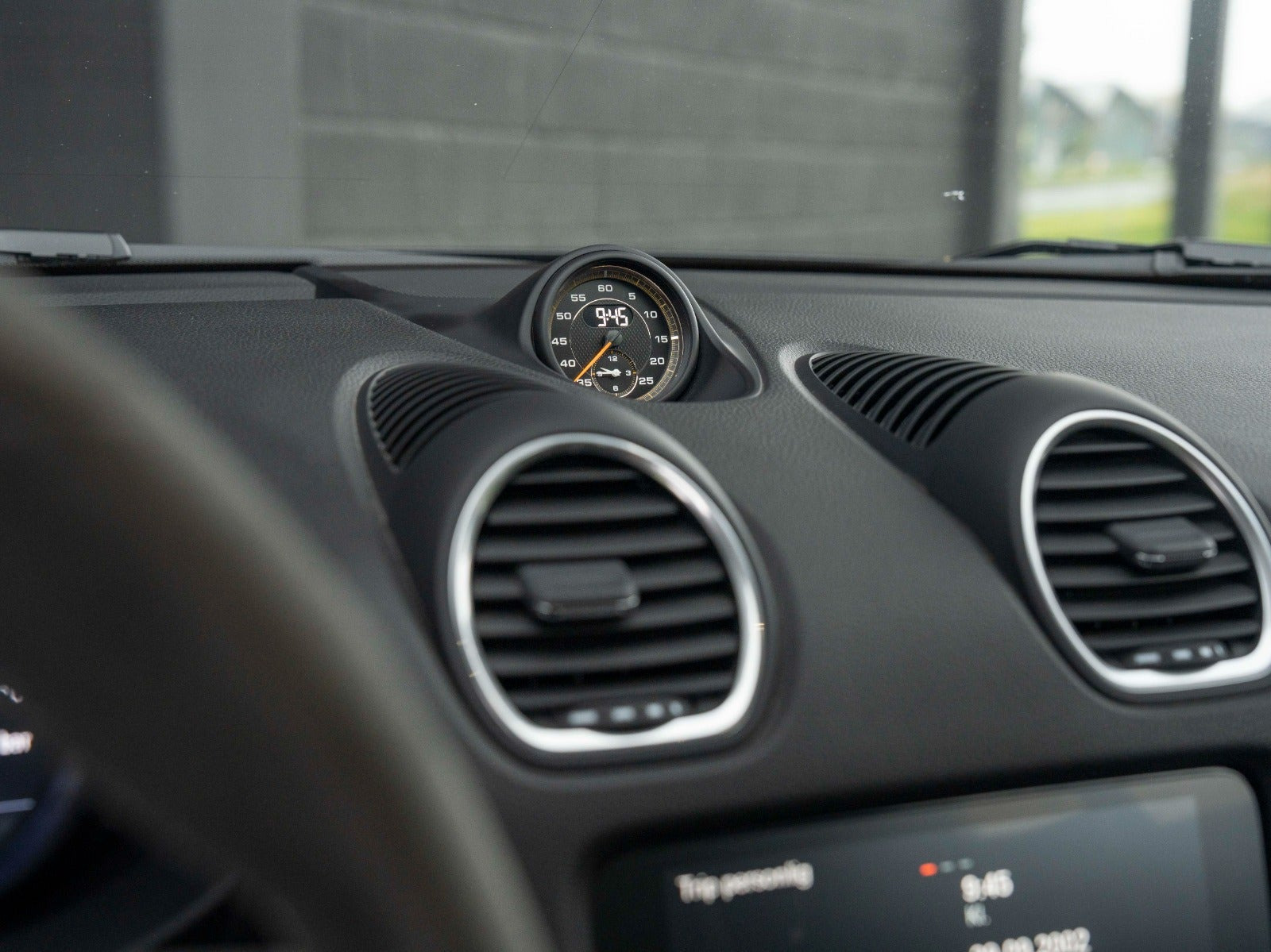 Sort Porsche 718 Cayman GT4 fra 2021