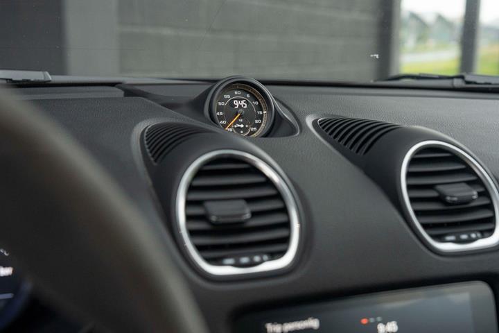 Sort Porsche 718 Cayman GT4 fra 2021