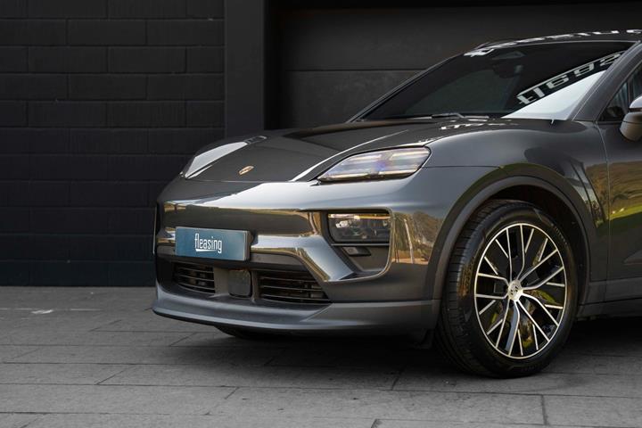 Grå Porsche Macan 4 fra 2024