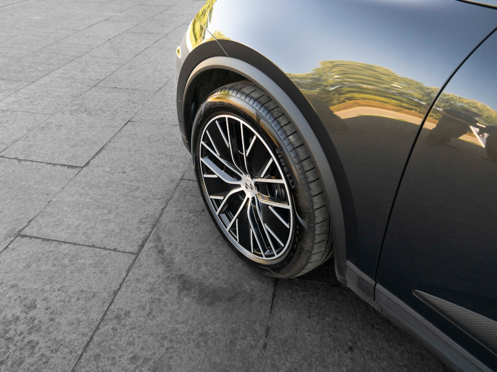 Grå Porsche Macan 4 fra 2024