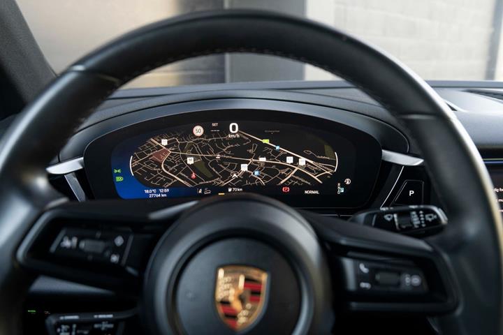 Grå Porsche Macan 4 fra 2024