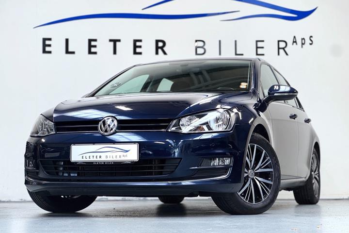 Blå VW Golf VII fra 2017