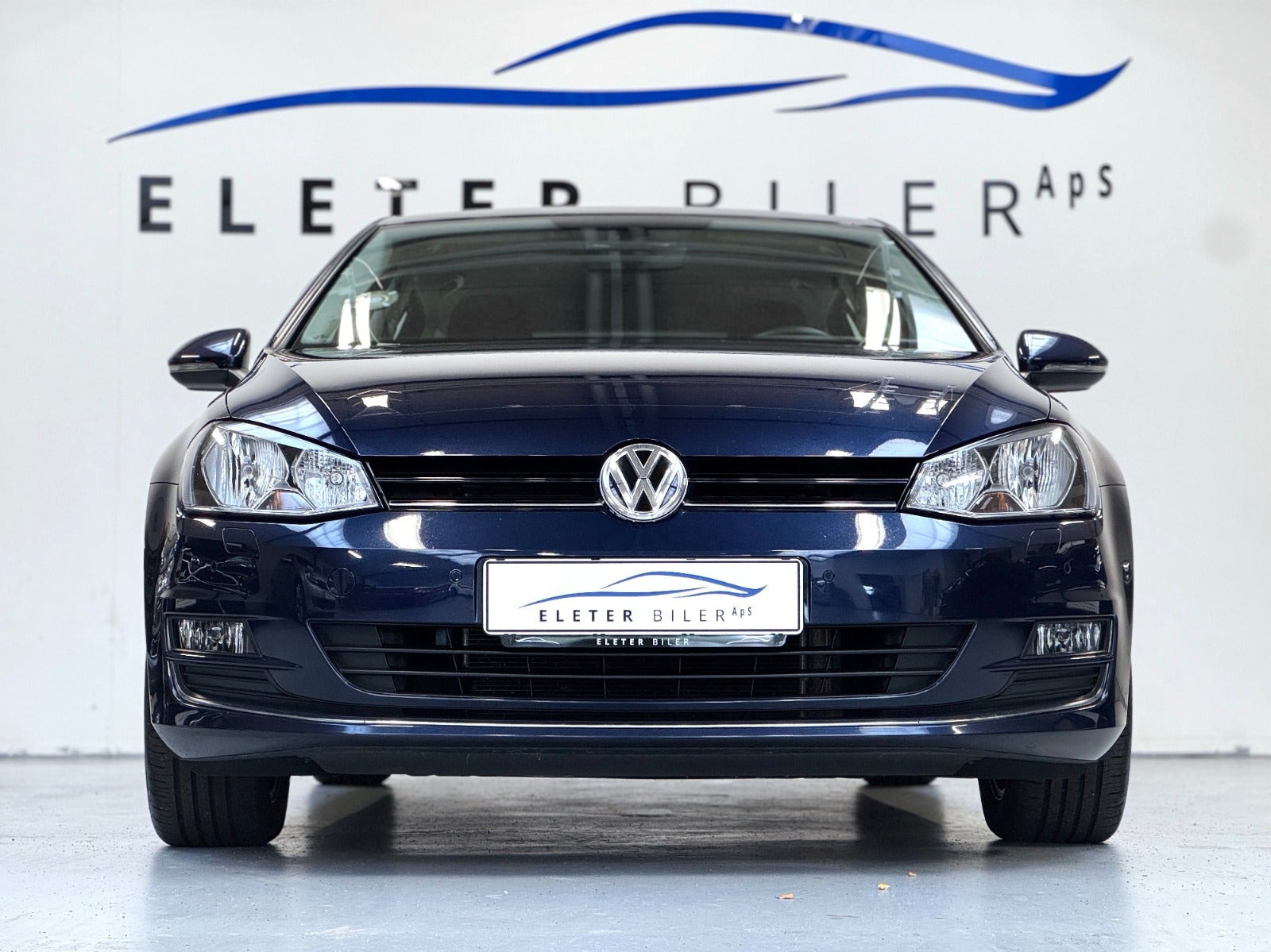 Blå VW Golf VII fra 2017