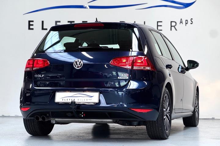 Blå VW Golf VII fra 2017