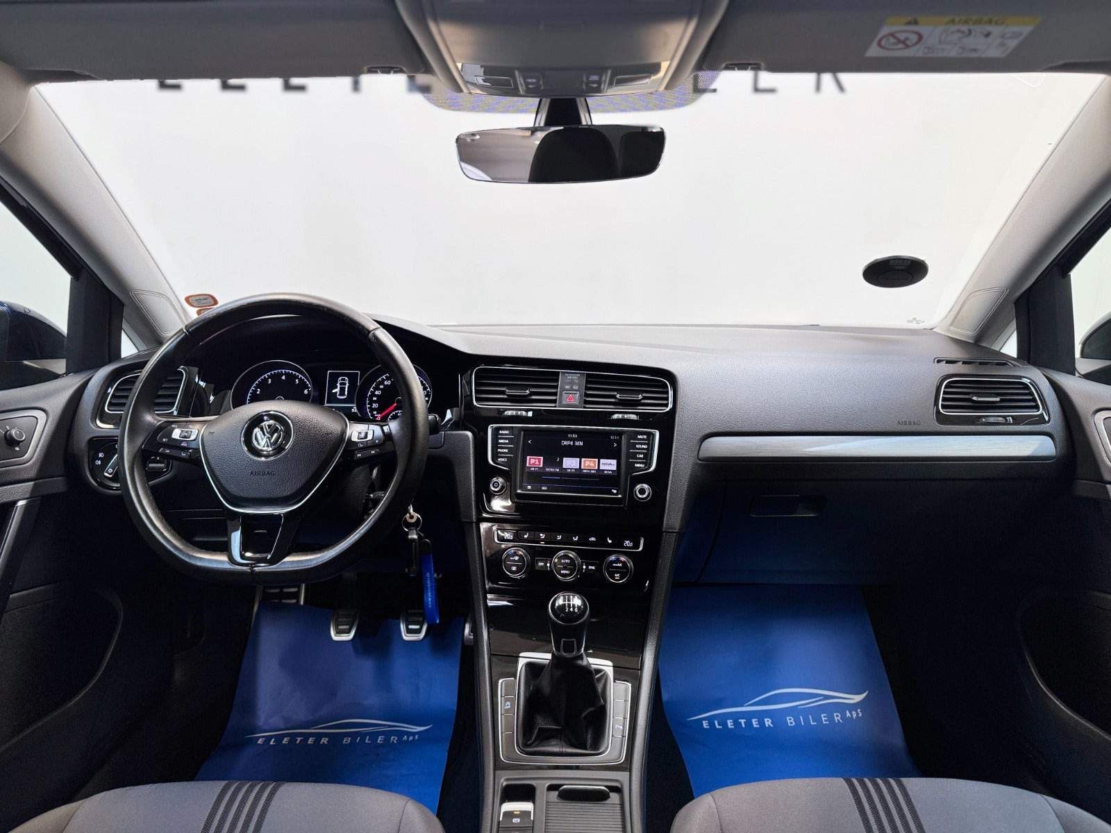 Blå VW Golf VII fra 2017