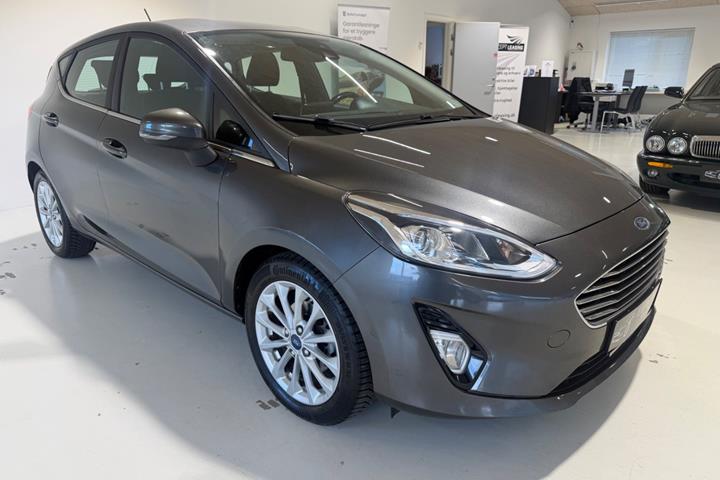 Grå Ford Fiesta fra 2017