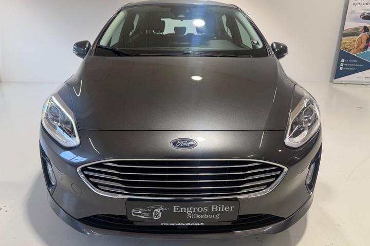 Grå Ford Fiesta fra 2017