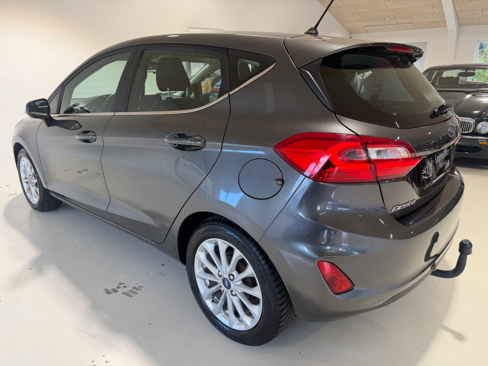 Grå Ford Fiesta fra 2017