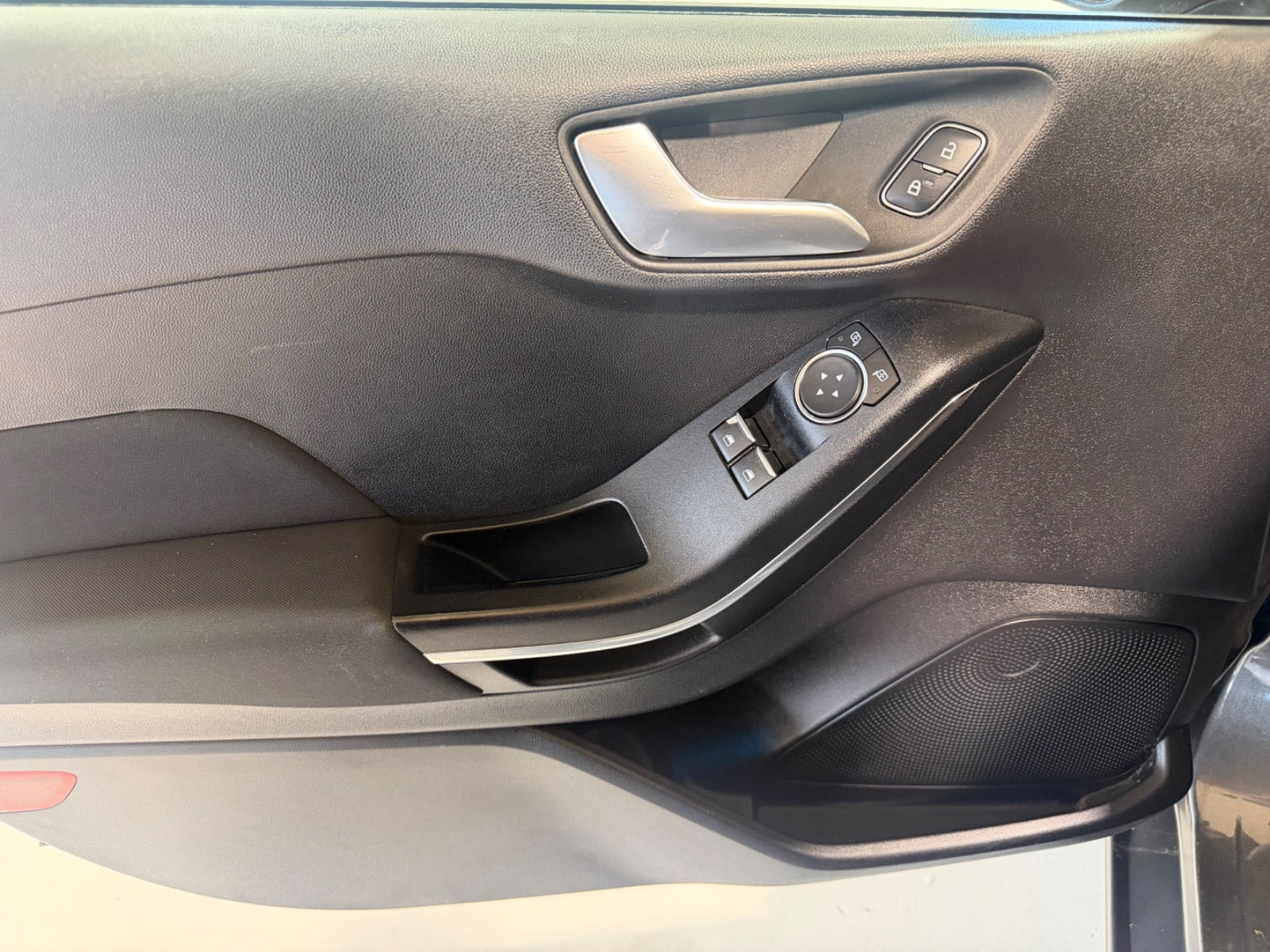 Grå Ford Fiesta fra 2017