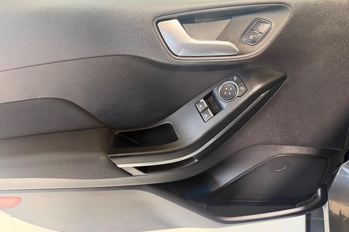 Grå Ford Fiesta fra 2017