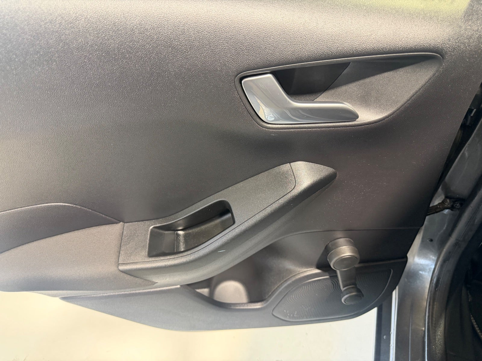 Grå Ford Fiesta fra 2017