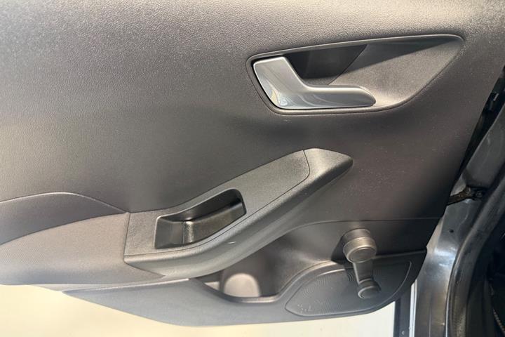 Grå Ford Fiesta fra 2017