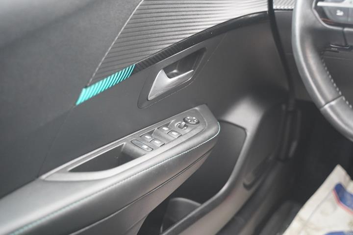 Gul Peugeot 208 fra 2021