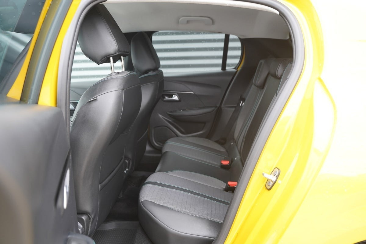 Gul Peugeot 208 fra 2021