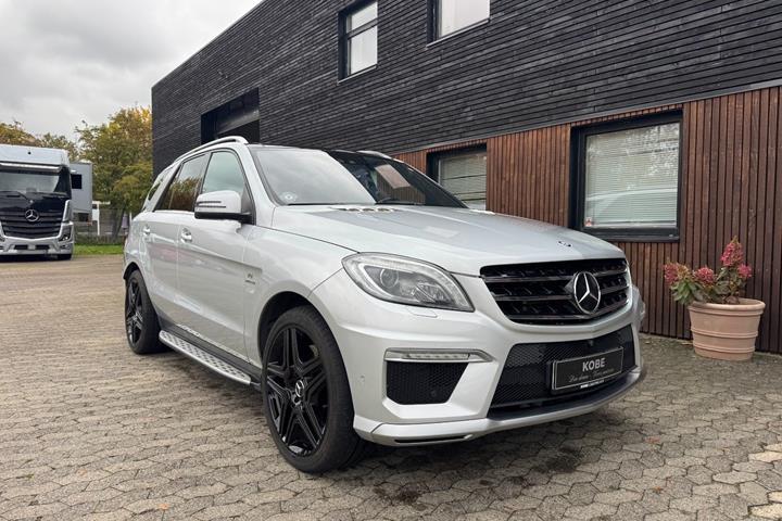 Sølv Mercedes ML63 fra 2014