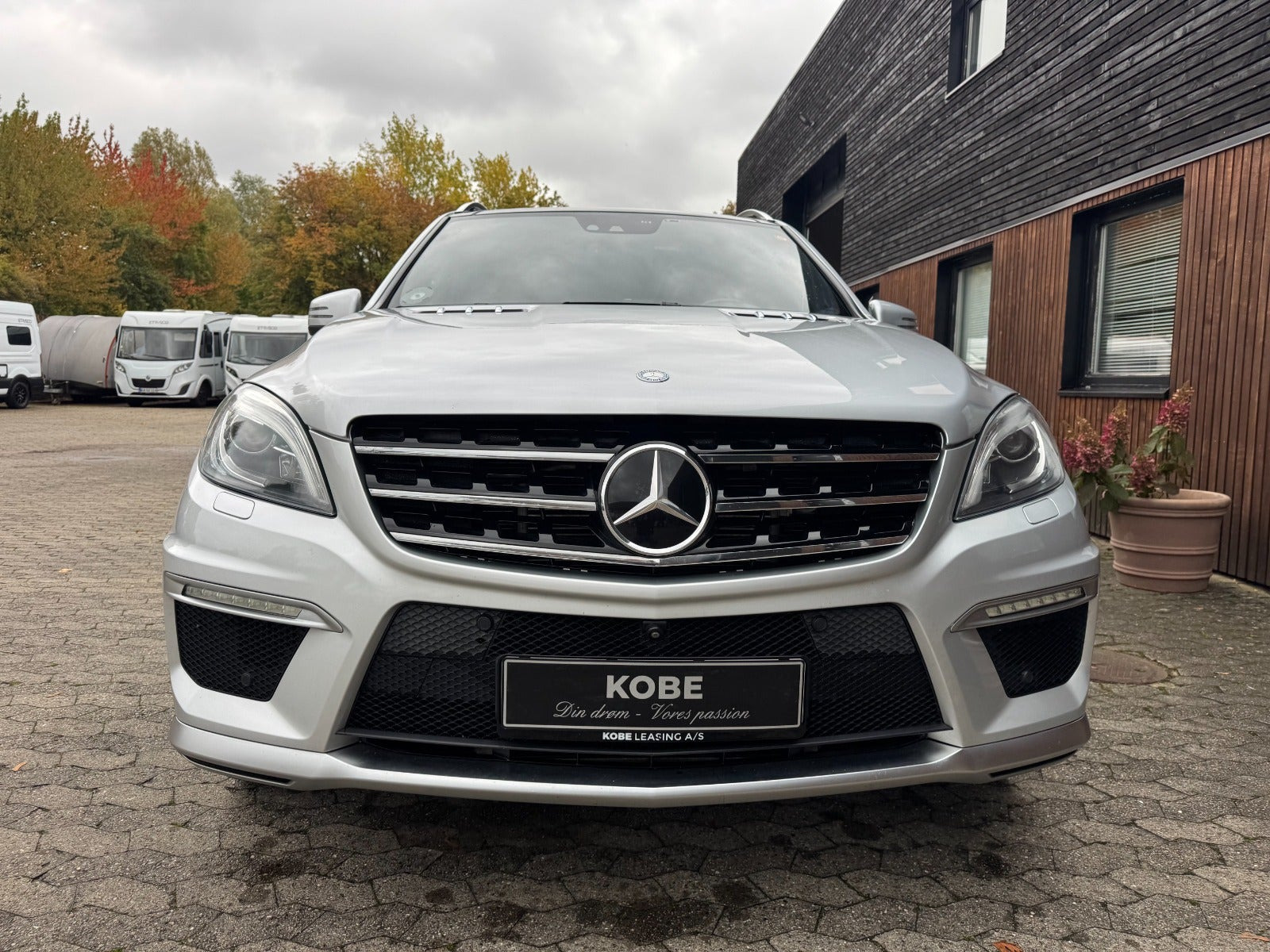 Sølv Mercedes ML63 fra 2014
