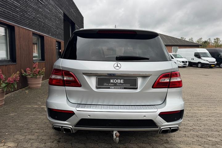 Sølv Mercedes ML63 fra 2014