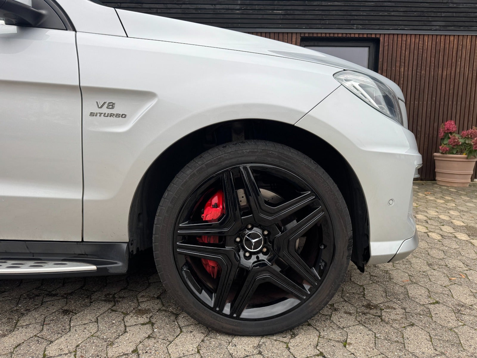 Sølv Mercedes ML63 fra 2014