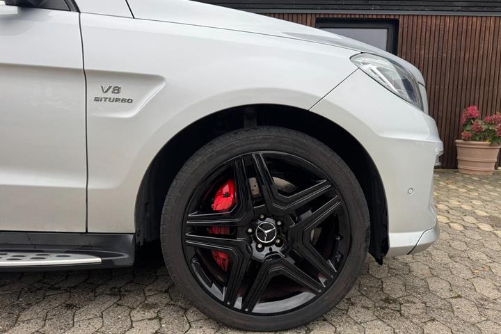 Sølv Mercedes ML63 fra 2014