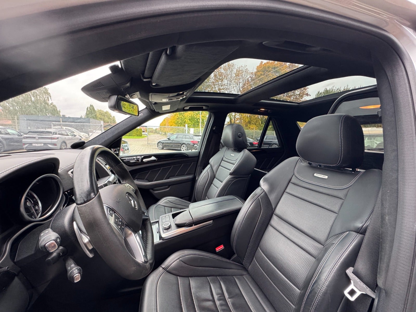 Sølv Mercedes ML63 fra 2014
