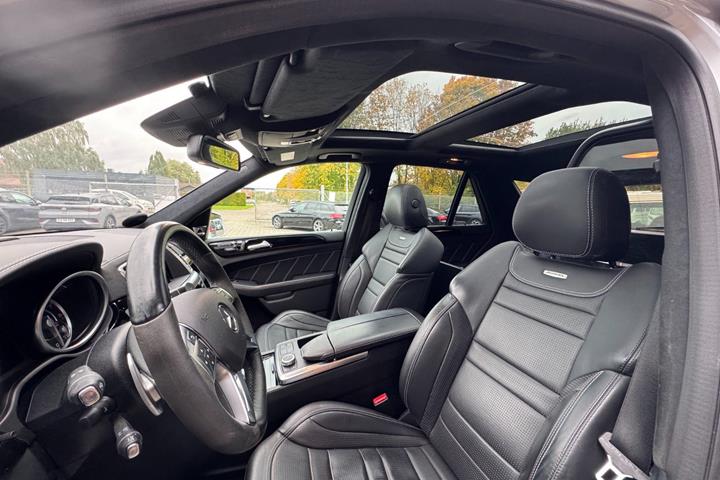 Sølv Mercedes ML63 fra 2014