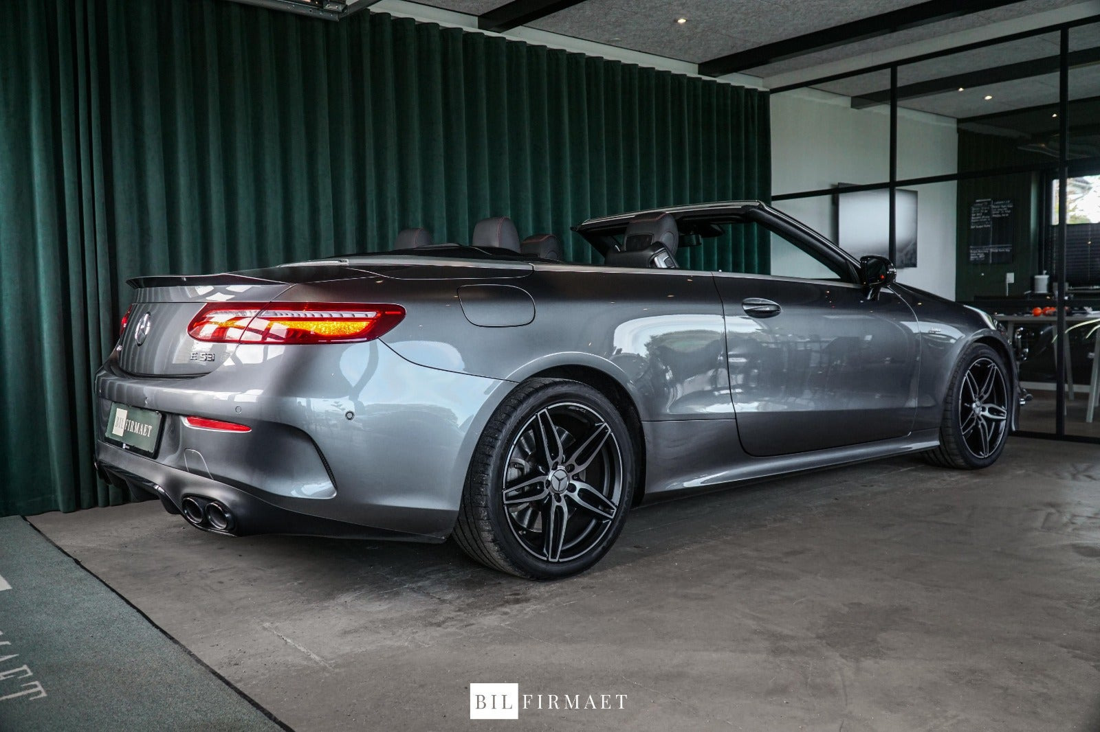 Grå Mercedes E53 fra 2020