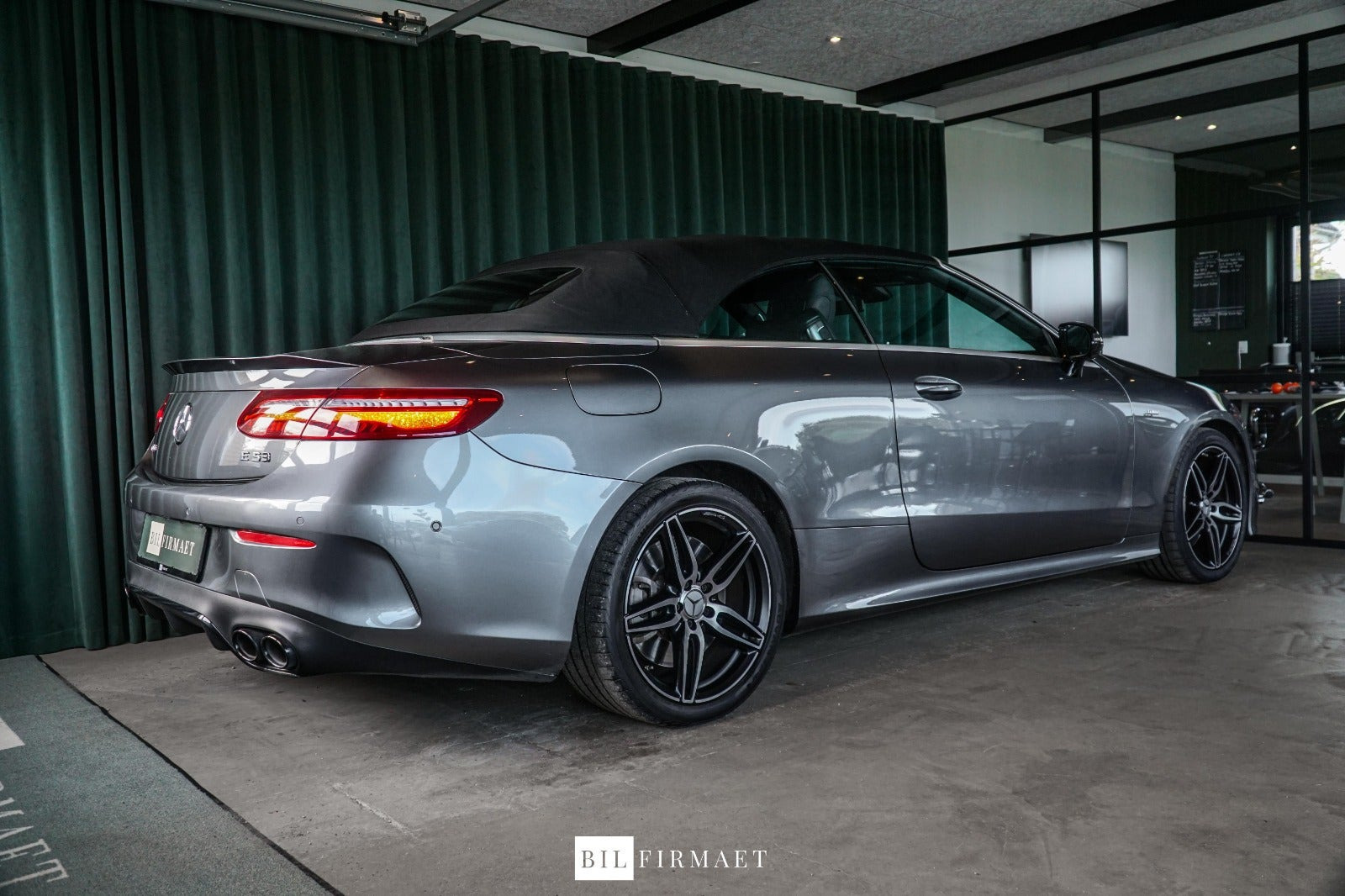 Grå Mercedes E53 fra 2020