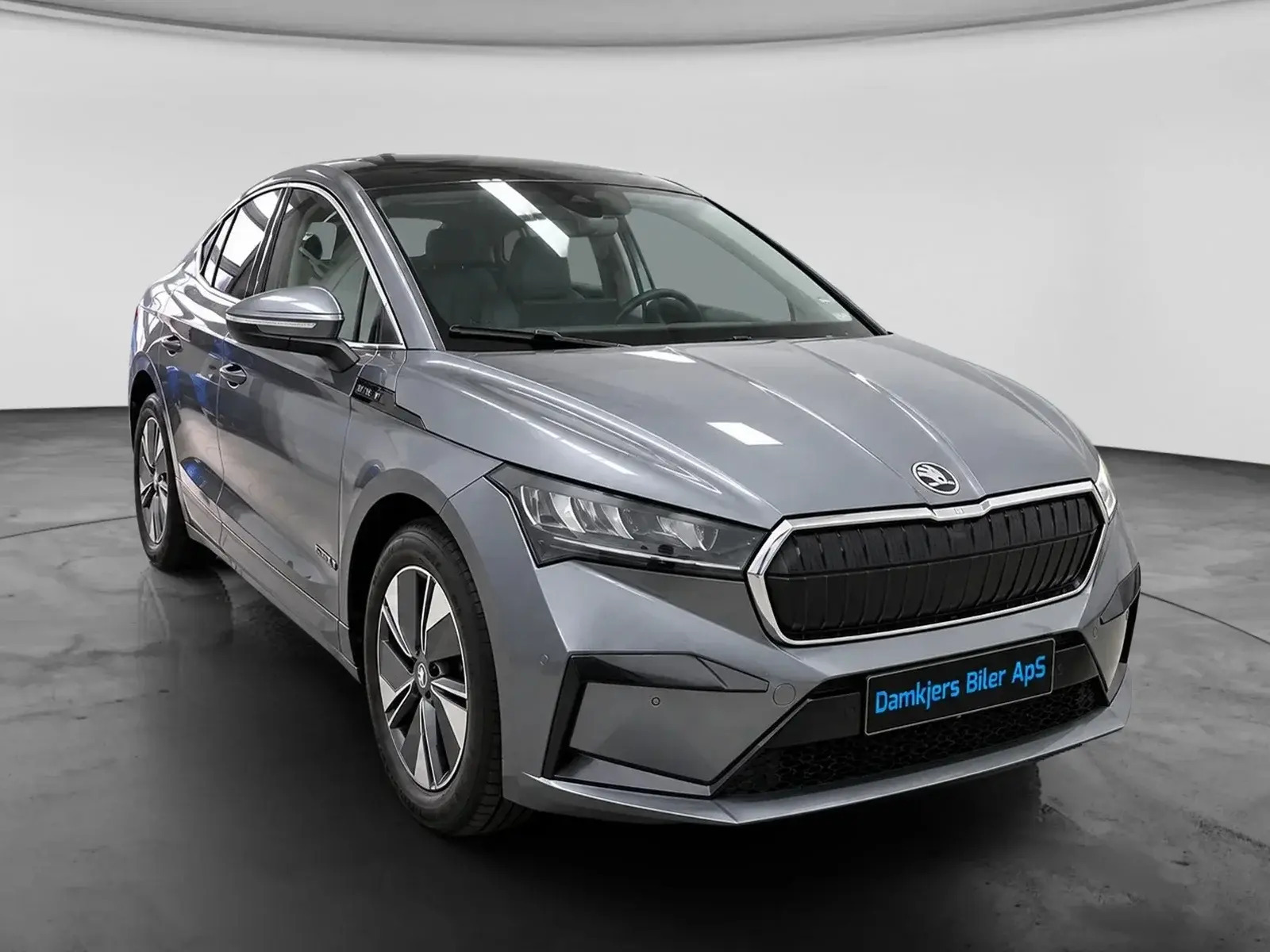 Grå Skoda Enyaq fra 2024