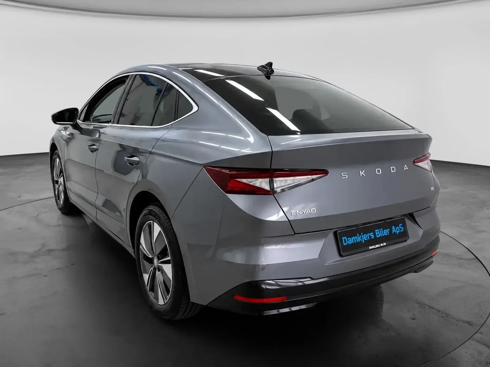 Grå Skoda Enyaq fra 2024