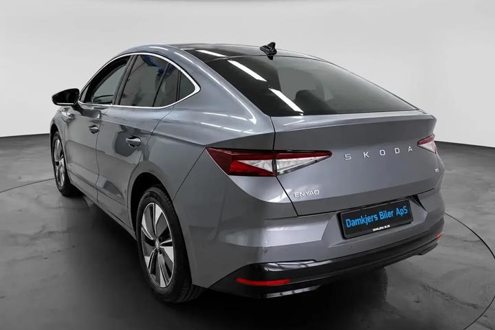 Grå Skoda Enyaq fra 2024