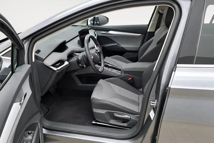 Grå Skoda Enyaq fra 2024