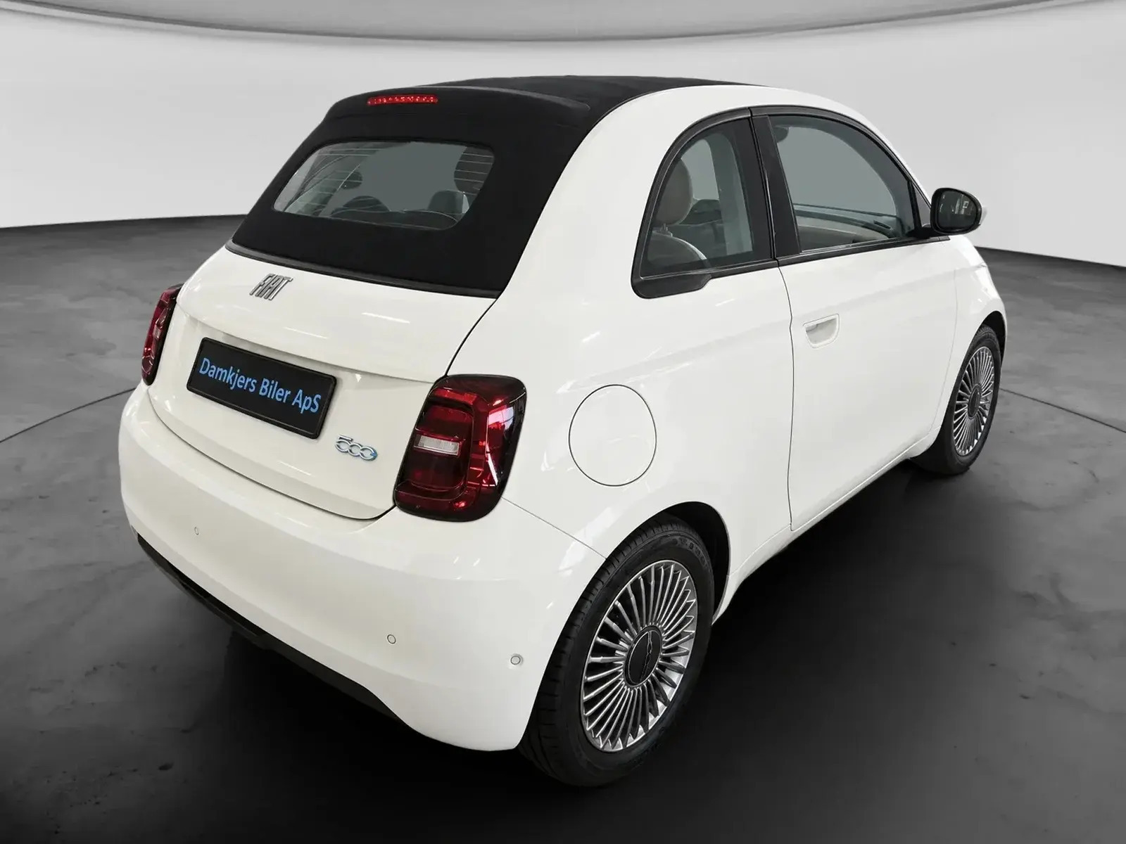 Hvid Fiat 500e fra 2023