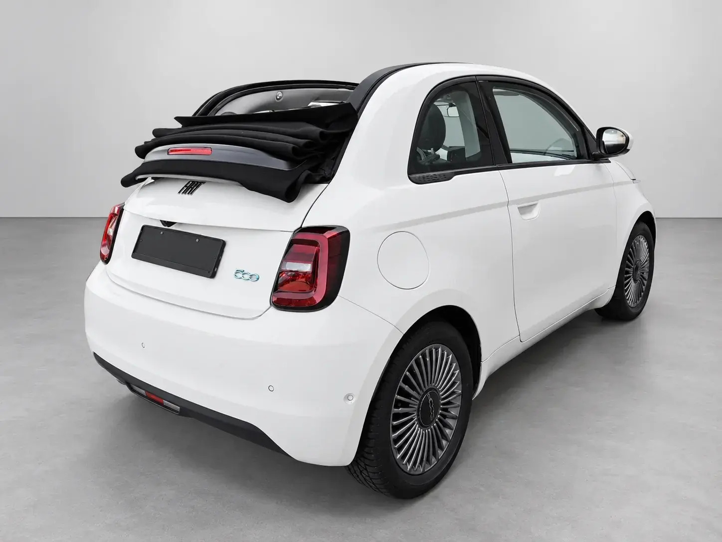 Hvid Fiat 500e fra 2023