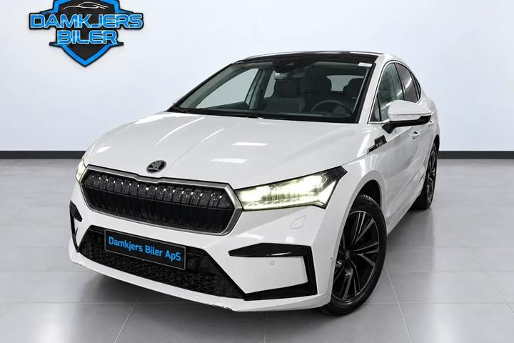 Hvid Skoda Enyaq fra 2023