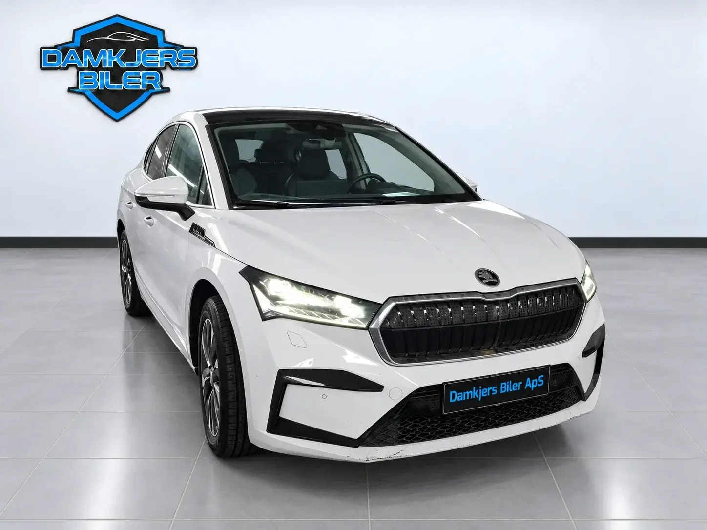 Hvid Skoda Enyaq fra 2023