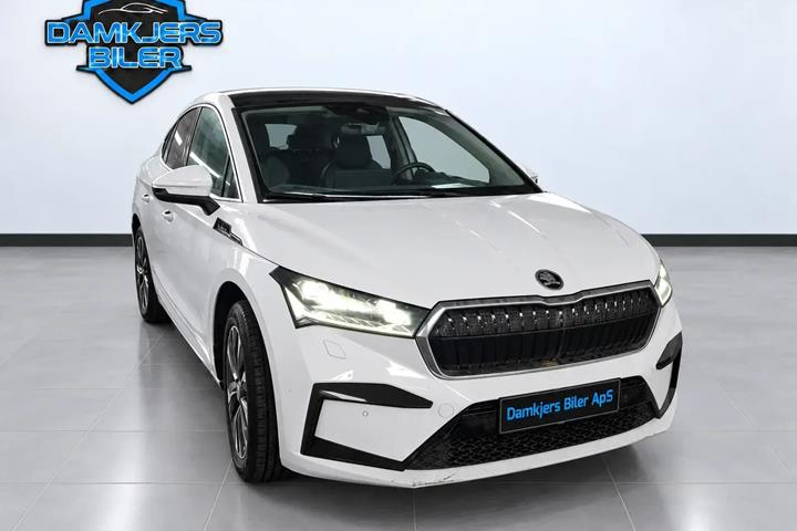 Hvid Skoda Enyaq fra 2023