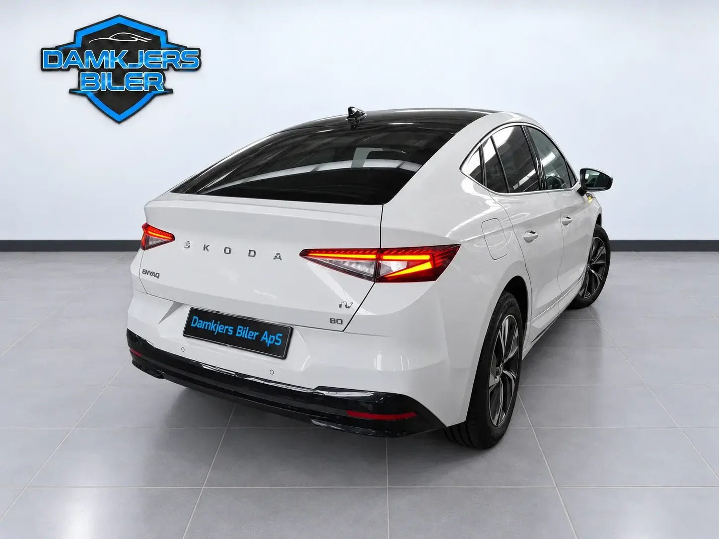Hvid Skoda Enyaq fra 2023